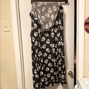 No Boundaries Skull Hooded Blanket